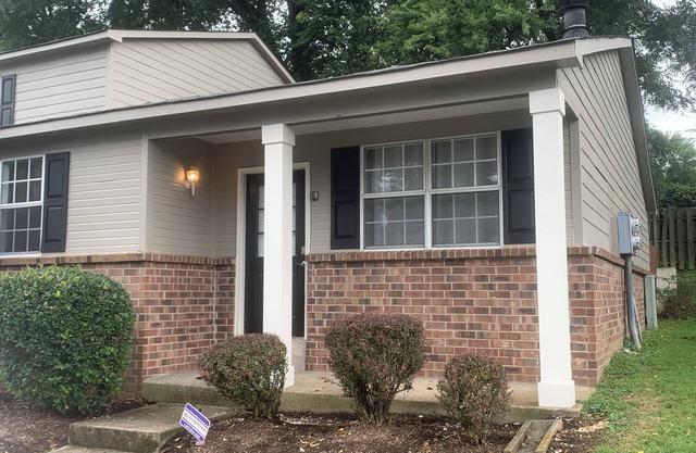 2-bedroom townhome close to enjoyable, lively Nashville!