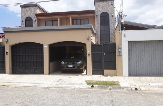 2 Bedroom Townhouse in Residential Quizarco, Santo Domingo