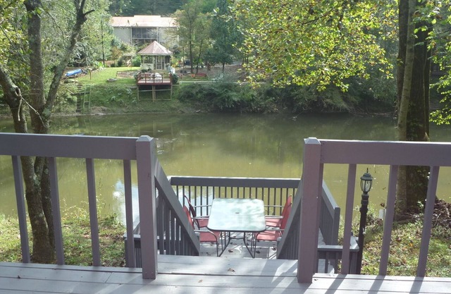 2-bedroom vacation home just 6 minutes from town.