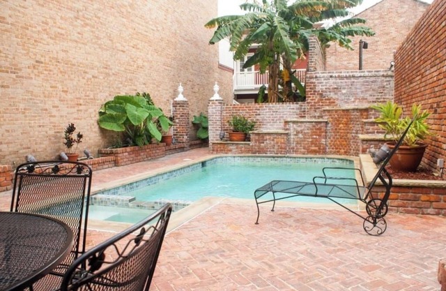 2 Bedroom with 2 Bathroom New Orleans Suite with Kitchenette & Walkable Location