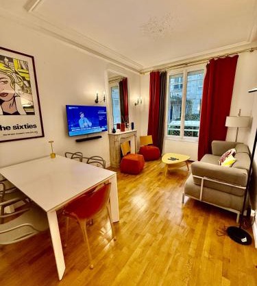 2 Bedroom with Spacious Terrace minutes from Champs Elysées