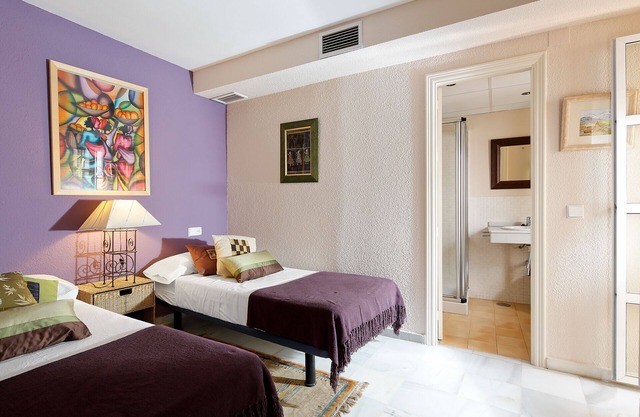 2 bedrooms, 2 bathrooms, private terrace