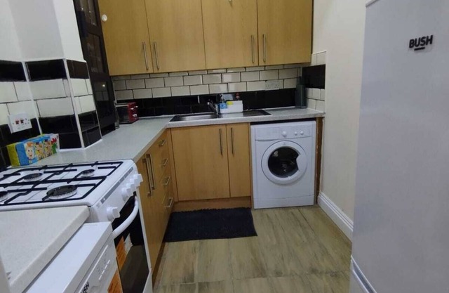 2 Bedrooms Flat Sleeps 6 Edinburgh flat , free side street parking, two rooms