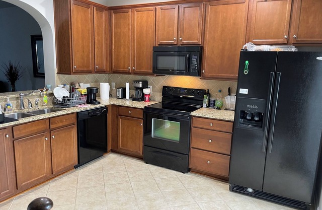 2 beds 3 baths townhouse, great location!