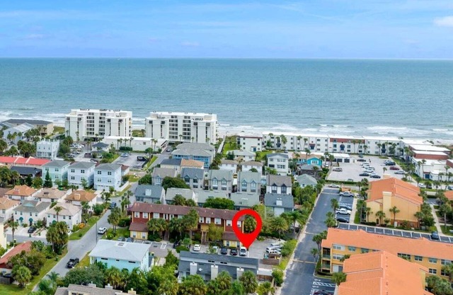 2 Blocks from the Beach: The Coquina Cottage