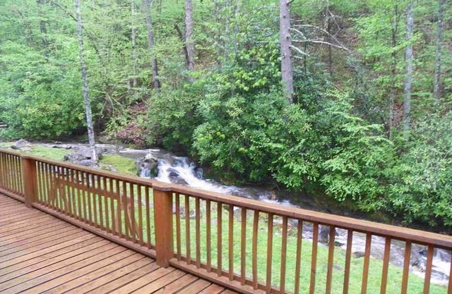 2 BR, 2 BA Secluded Home, 50-foot Creekfront View