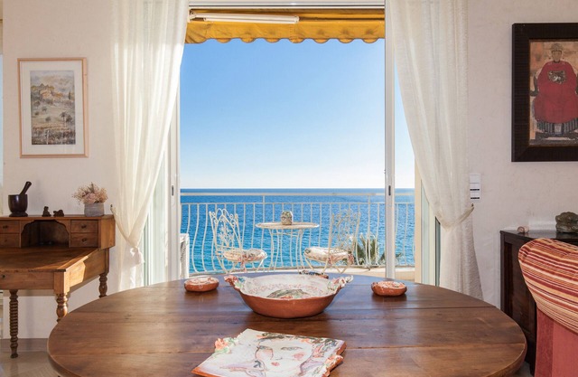 2-Br. apartment by the beaches – Magical sea view