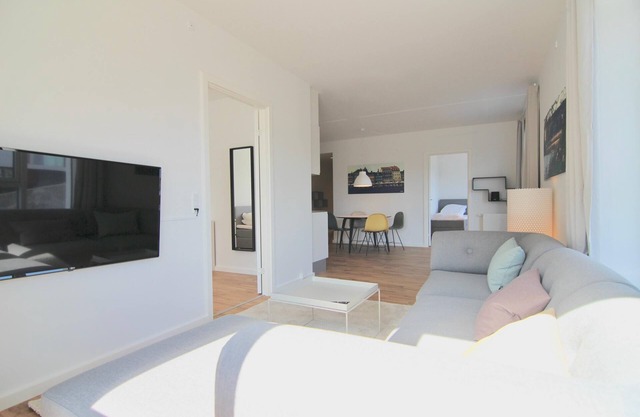2-BR apartment w/balcony & great views - 171