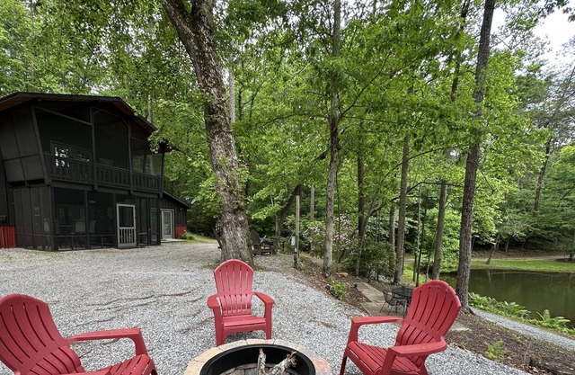 2 BR Cabin w/2 King Beds by Pond and in the Heart of Wine Country