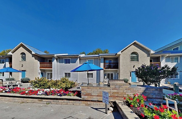 2 BR Pool View Unit - Updated Put-in-Bay Condo - Only Steps from Lake Erie C4