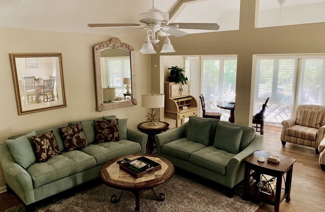 2 BR Turtle Cove Villa - Walk to Beach - Resort Privileges