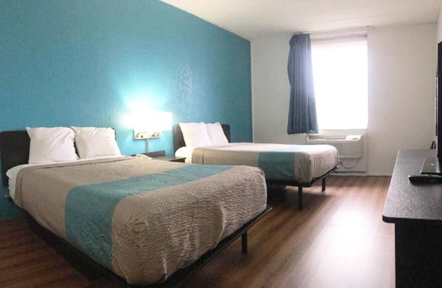 2 Budget-Friendly Units, FREE Parking, Pet-friendly, Near Fashion Outlet Chicago