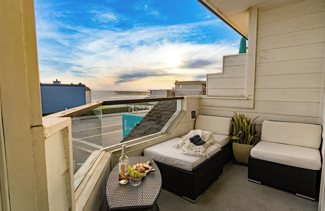 2 Cayucan Bungalows | Steps to Beach, Pier | Shared Outdoor Bar, Firepit, Lounge