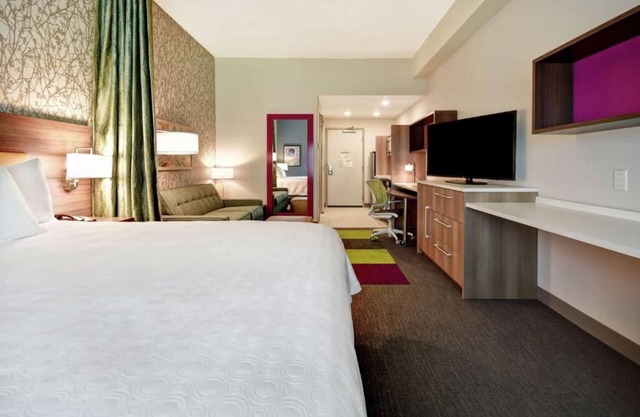 2 Convenient Units w/FREE Breakfast, Pets Allowed. Close to Glory Beach!