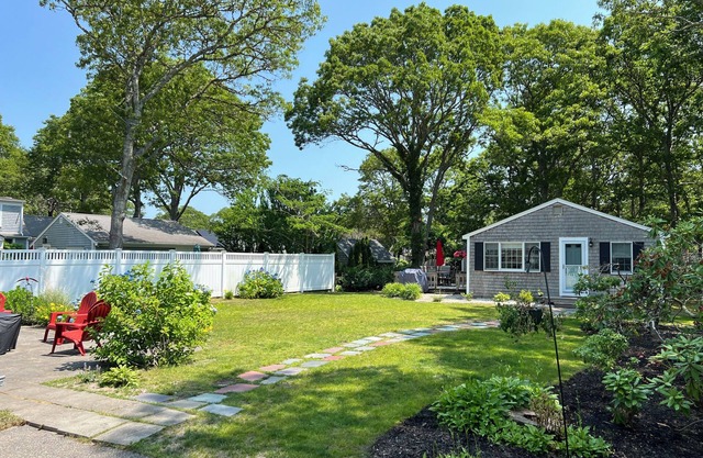 2 Cottages walking distance to beaches, restaurants, mini-golf and much more