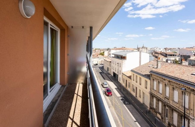 2 cozy rooms - city center, swimming pool, balcony, view