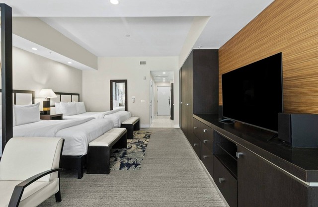 2 Cozy Units Near Miami Airport | Kitchen, Pool & Onsite Dining!