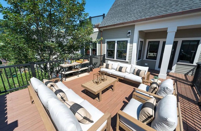 2 Decks for Entertaining, Walk To Town and Harbor