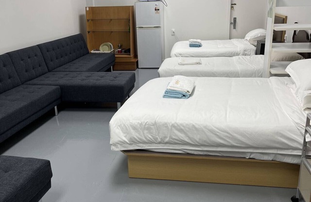 2 Double and 2 Single in 1 Room