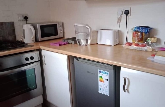 2 Ensuite Bedrooms - Cosy Homes - Home away from home, Sleeps 6