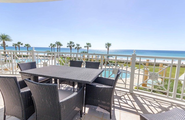 2-Gulf Front Masters - Massive Entertainment Space! Large Balcony!