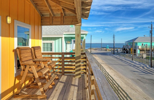 2 Homes, Sleeps 16, Shared Pool+Boat Dock | Laguna Village Serenity by AvantStay