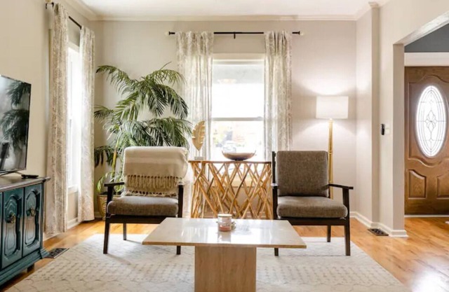 2 KING Beds + Smart TV + Coffee &Tea + Walk to Westport