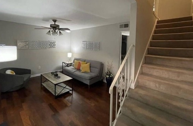 2 Level Home W Fenced Back Yard!