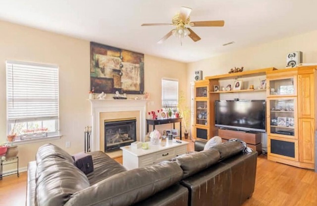 2 listings, room price separate.Queen bd/1-1-1/2 bth