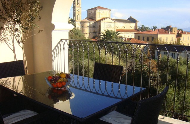 2* luxury apartment 300m from the beach