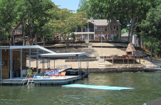 2 Master Suites, Incredible Views Sleeps 10-12, Great Dock