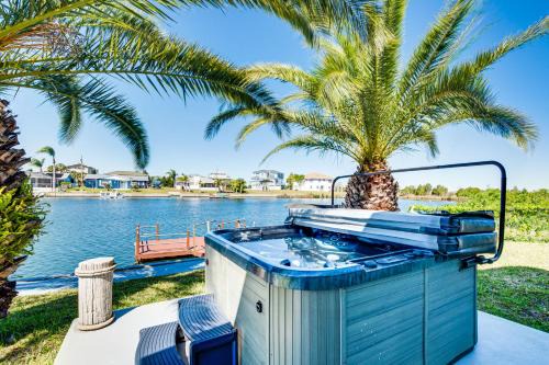 2 Mi to Beach Canal-Front Home in Hernando Beach