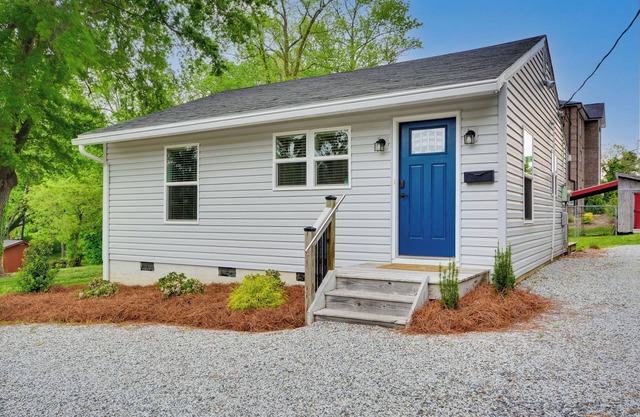 2 Mi to Downtown: Greensboro Home By Park!