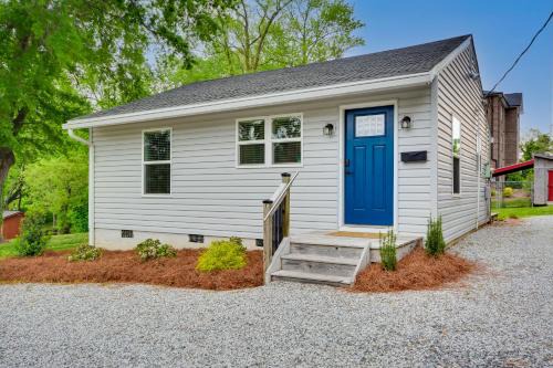 2 Mi to Downtown Greensboro Home By Park!