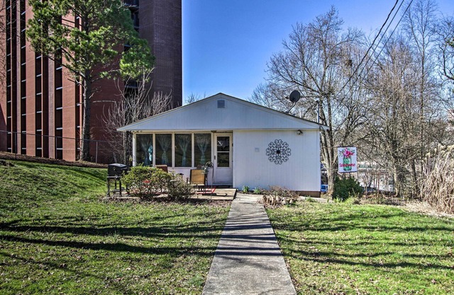 2 Mi to Downtown Knoxville: Cozy Home w/Patio