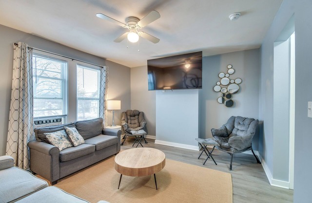 2 Mi to Dtwn Syracuse: Cozy Updated Apt!