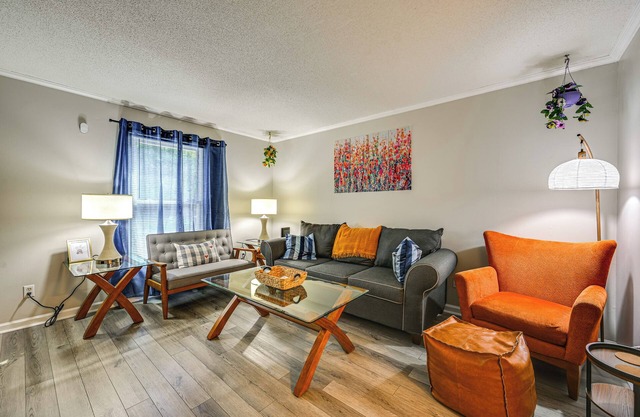 < 2 Mi to ECU & Medical District: Retreat w/Patio