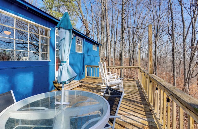 2 Mi to Kentucky Lake: Cabin w/Deck & View in Eva