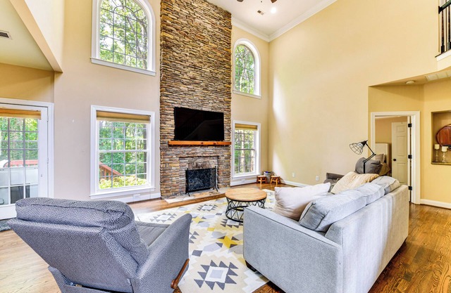 2 Mi to Lake Norman: Home w/Deck in Huntersville!