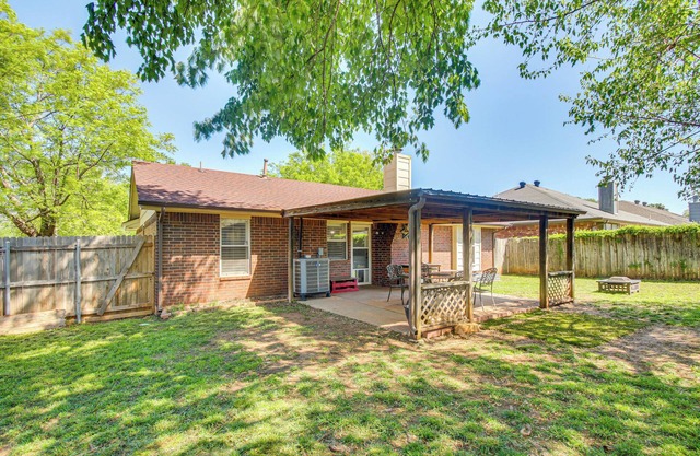 2 Mi to OU: Family-Friendly Retreat w/Patio!