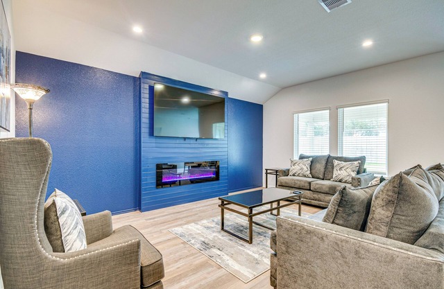 2 Mi to Palms Marina: Family Home w/Fenced Yard!