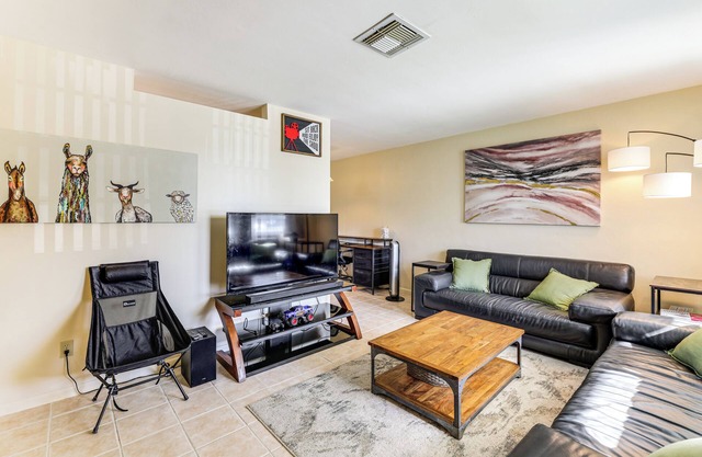 2 Mi to Shore: Riviera Beach Retreat w/Yard