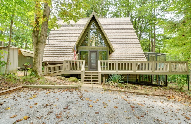2 Mi to Smoky Mtns Nat’l Park! Hot Tub Hideaway