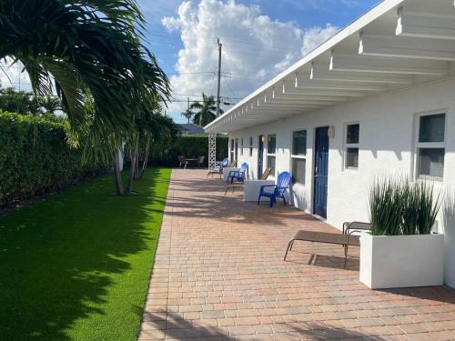 2 Min Walk To The Beach- Renovated King Studio #2