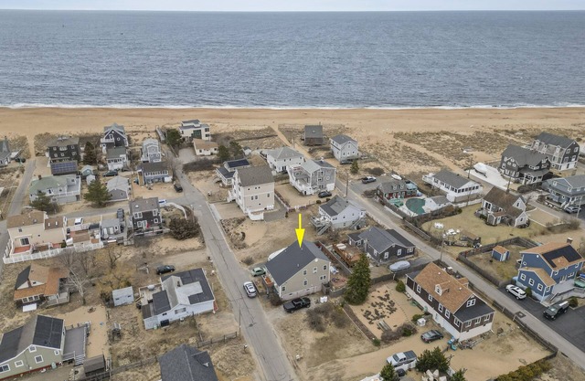 2 Minute WALK to Ocean! Pets ok.