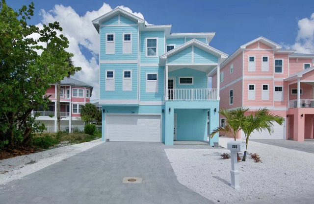 2 New Luxury Beach Homes Sleep 20+ Dual Pools & Spas Prime Location Steps to Times Square & Sand