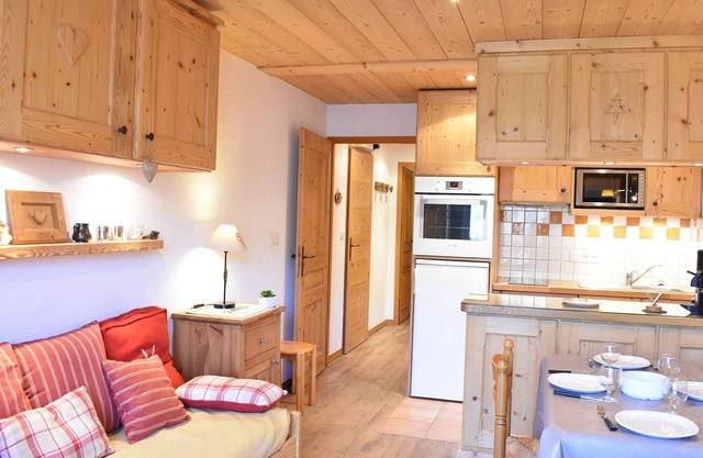 2-room apartment with balcony in Méribel, close to shops and slopes