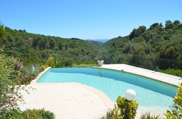 2 room independent apartment in villa with pool