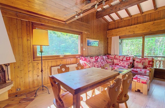 2 room mezzanine 4/6 pax, around 49m² very bright, Layout:- It consists of an entrance with separate