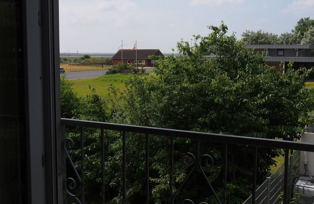 "2-room sea view vacation apartment" on the 1st floor